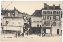 ak155470 Joigny, Le Pont et la Grande Rue