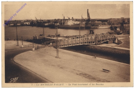 ak155497 La Rochelle, Le Pont-tournant et les Bassins