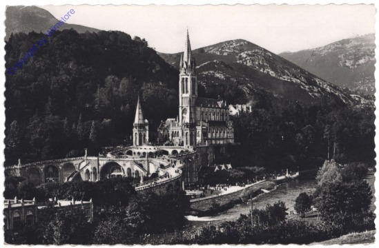 Lourdes, La Basilique