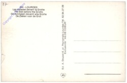 Lourdes, Les malades devant la Grotte