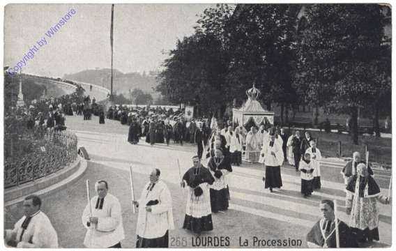 Lourdes, La Procession