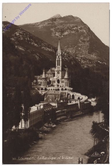 Lourdes, La Basilique