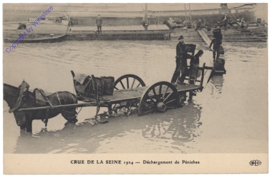 Paris, Crue de la Seine 1924, Dechargement de Peniches