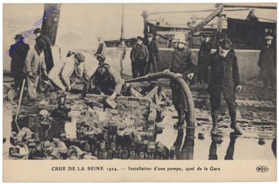 Paris, Crue de la Seine 1924, Installation d'une pompe, quai de la Gare