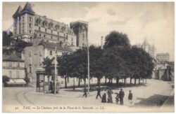 Pau, Le Chateau pris de la Place de la Monnaie