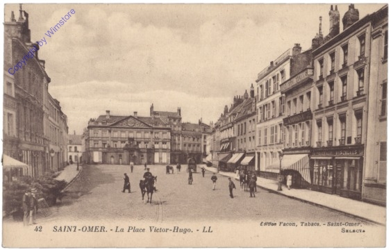 ak156735 Saint-Omer, La Place Victor-Hugo