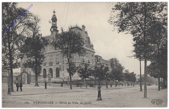 Versailles, Hotel de Ville de profil