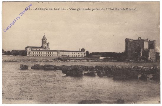 ak157027 Ile Saint-Honorat, Vue generale