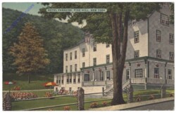 New York: Hotel Paradise, Pine Hill