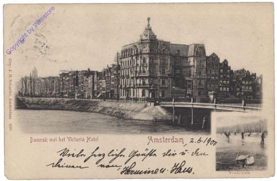 Amsterdam, Damrak met het Victoria Hotel