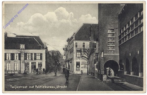 Utrecht, Twijnstraat met Politiebureau