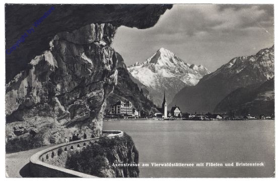 ak159223 Brunnen, Axenstrasse am Vierwaldstättersee mit Flüelen und Bristenstock
