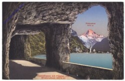 Brunnen, Axenstrasse mit Flüelen und Bristenstock