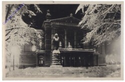Oslo, ved nat. Nationalteatret