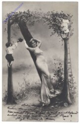 N - Dame mit zwei Kindern