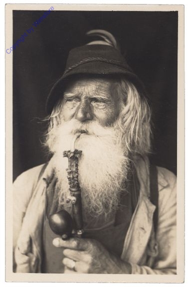 ak161980 Herr in Tracht