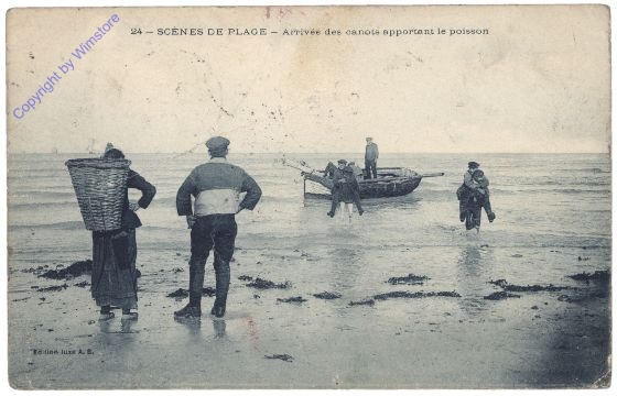 Arrivee des canots apportant le poisson