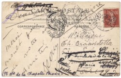 Arrivee des canots apportant le poisson