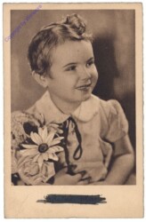 Mädchen mit Blume