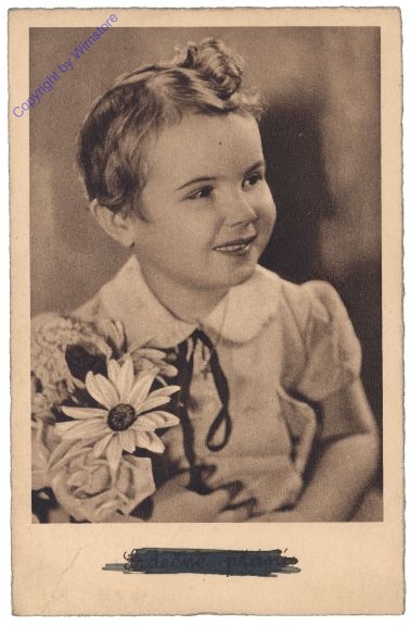Mädchen mit Blume
