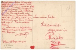 Mädchen bei der Babywiege