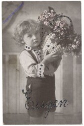 Gratulant mit Blumenkorb
