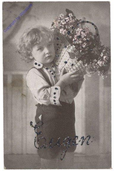 Gratulant mit Blumenkorb