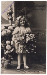 Mädchen mit Strauß und Geschenken, Namenstag