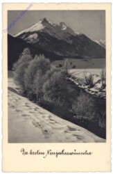 Verschneites Flussufer
