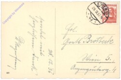 Verschneites Flussufer