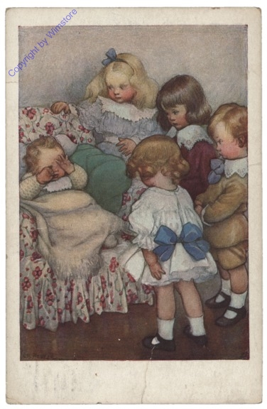 Kinder stehen um ein Baby