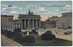 ak165455 Berlin, Pariser Platz mit Brandenburger Tor
