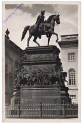 Berlin, Denkmal Friedrichs des Großen, Unter den Linden