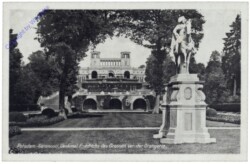 Potsdam, Schloss Sanssouci, Denkmal Friedrichs des Großen vor der Orangerie