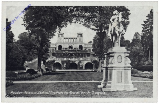 Potsdam, Schloss Sanssouci, Denkmal Friedrichs des Großen vor der Orangerie
