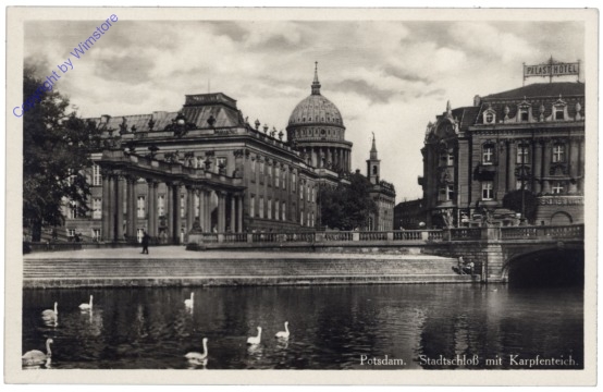 Potsdam, Schloss Sanssouci, Stadtschloss mit Karpfenteich