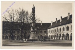 ak166301 Heiligenkreuz, Stiftshof