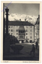 Innsbruck, Goldenes Dachl mit Brunnen