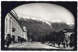 Innsbruck, Rennweg mit Hofburg und Landestheater gegen Nordkette