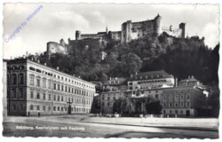 ak166600 Salzburg, Kapitelplatz mit Festung