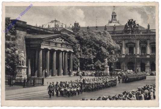 Berlin, Aufzug der Wache vor dem Ehrenmal
