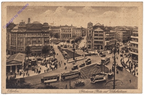 Berlin, Potsdamer Platz mit Verkehrsturm