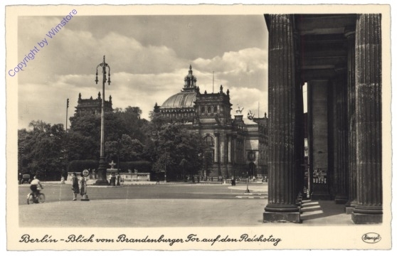 Berlin, Blick vom Brandburger-Tor auf den Reichstag