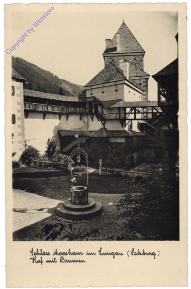 Voidersdorf, Schloss Moosham, Hof mit Brunnen