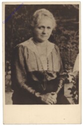 Ältere Dame
