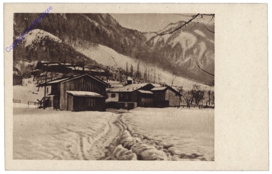 Verschneites Dorf