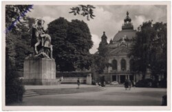 Frankfurt am Main, Bismarkdenkmal und Schauspielhaus