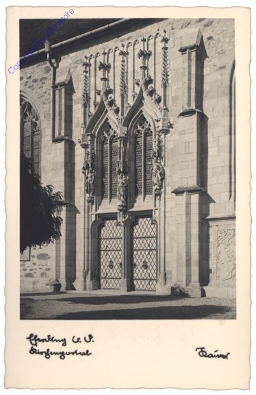 Leonding, Kirchenportal