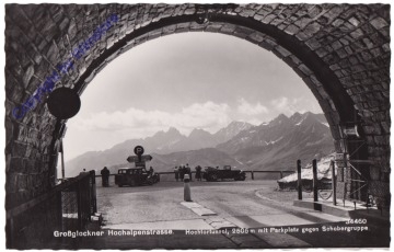 Großglockner, Hochalpenstrasse, Hochtortunnel mit Parkplatz gegen Schobergruppe