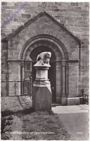 Seckau, Benediktiner-Abtei, Portal mit romanischem Löwen